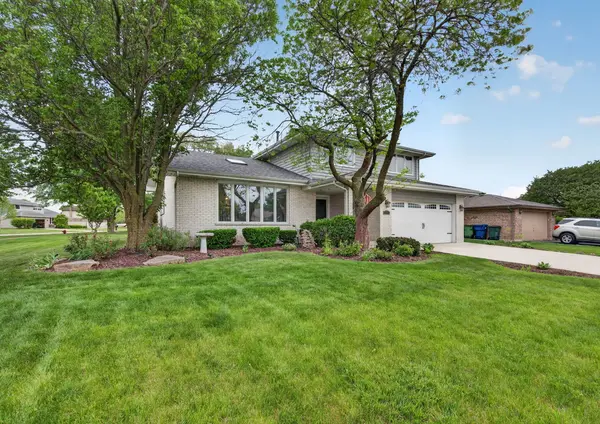 7701 Lakeview TER, Frankfort, IL 60423