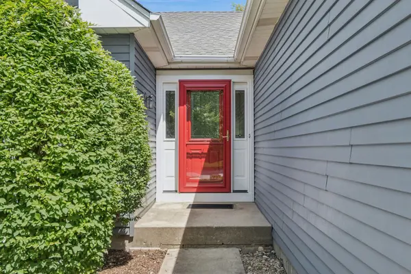 217 Meadowview LN, Aurora, IL 60502