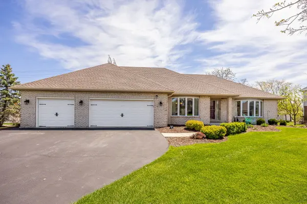 13201 Meadow Hill LN, Lemont, IL 60439