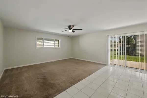 564 White Oak RD, Bolingbrook, IL 60440
