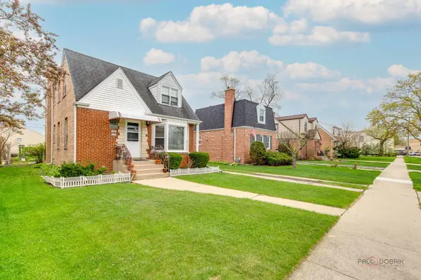 7523 W Cleveland ST, Niles, IL 60714