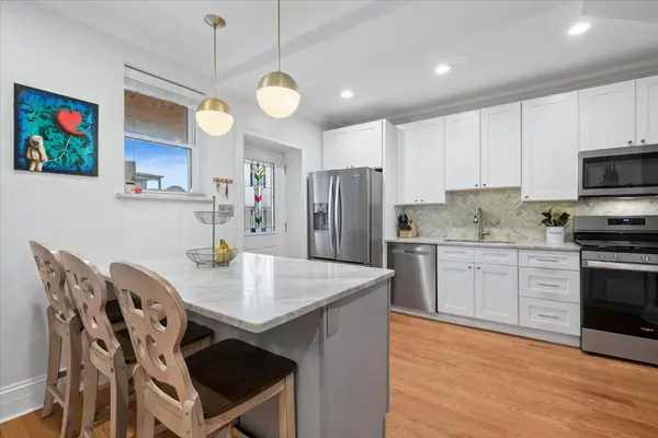 2018 W Farragut AVE #3, Chicago, IL 60625