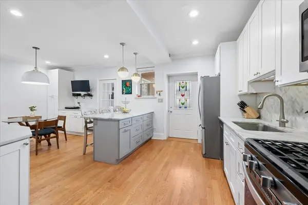 2018 W Farragut AVE #3, Chicago, IL 60625