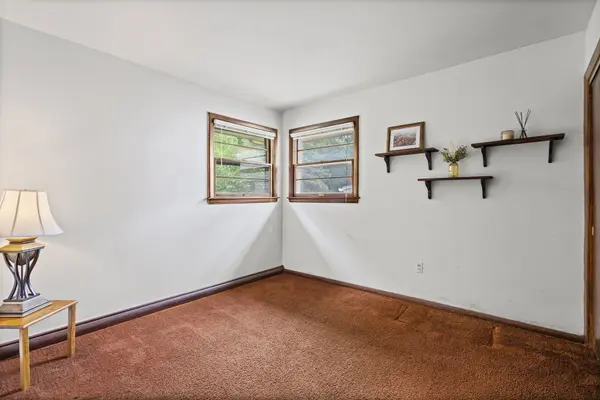 626 Greenbriar LN, Lindenhurst, IL 60046