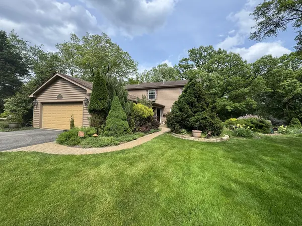 229 Tomahawk LN,  Tower Lakes,  IL 60010