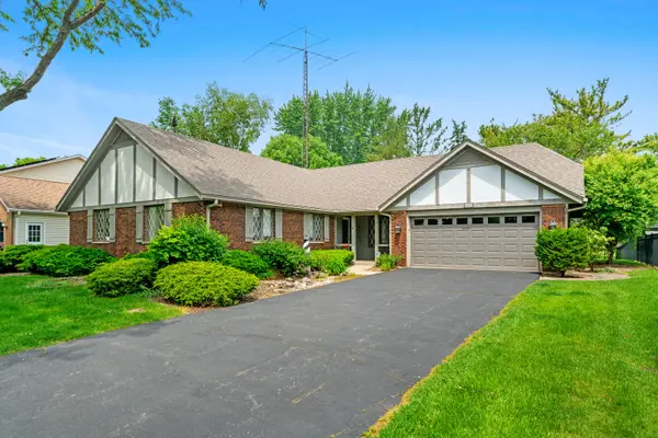 2445 Coach And Surrey LN, Aurora, IL 60506