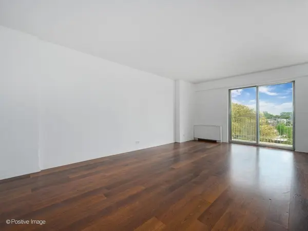 7061 N KEDZIE AVE #410, Chicago, IL 60645