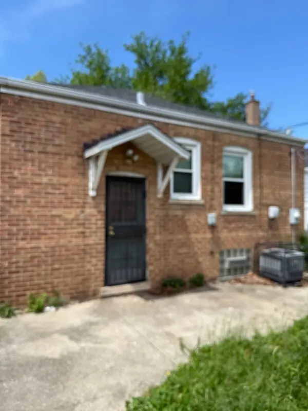 8917 S Ridgeland AVE, Chicago, IL 60617