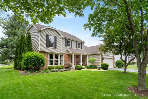 27w180 Chestnut LN, Winfield, IL 60190