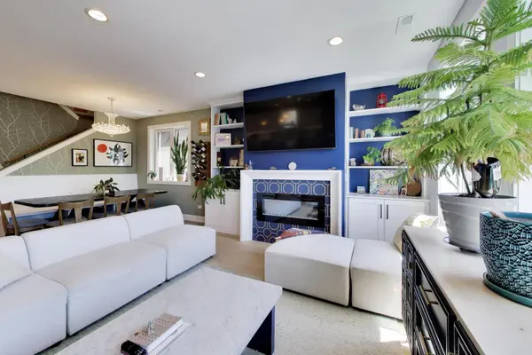 2437 W Foster AVE #202, Chicago, IL 60625