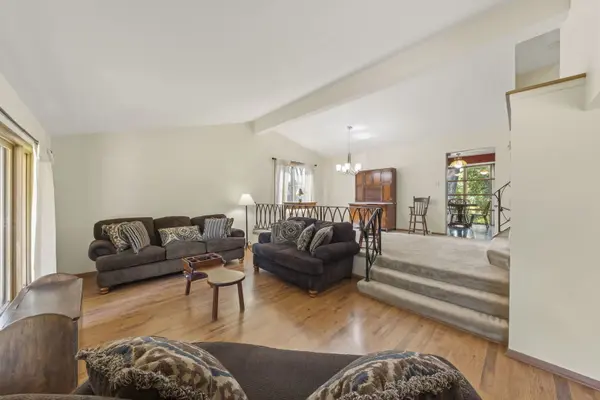 30 W Kathleen DR, Des Plaines, IL 60016