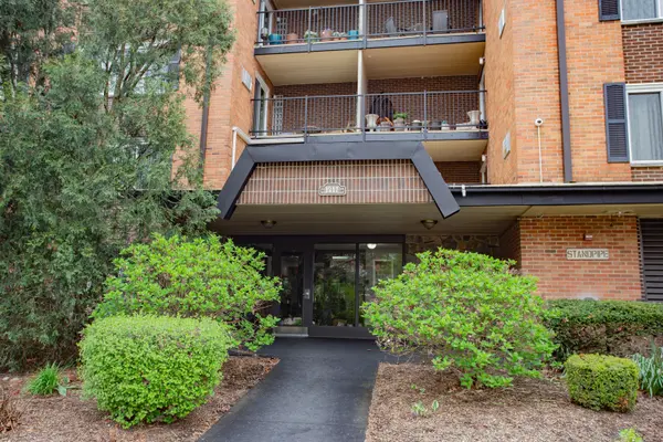1217 S Old Wilke RD #201,  Arlington Heights,  IL 60005