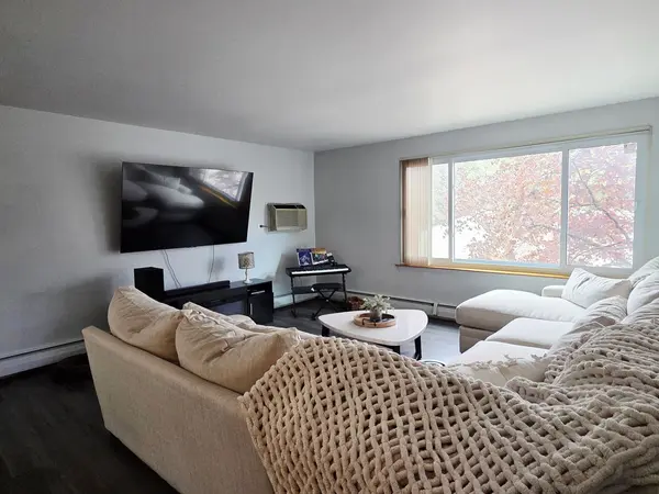 1217 S Old Wilke RD #201, Arlington Heights, IL 60005