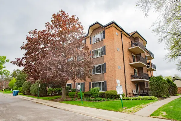 1217 S Old Wilke RD #201, Arlington Heights, IL 60005