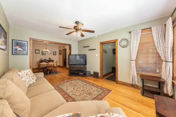 6325 W HUNTINGTON ST, Chicago, IL 60646