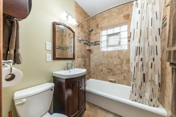 6325 W HUNTINGTON ST, Chicago, IL 60646