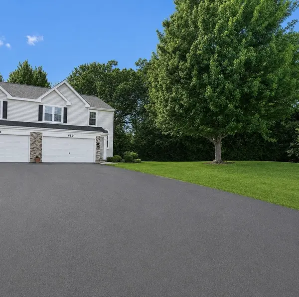 680 Savannah LN, Crystal Lake, IL 60014