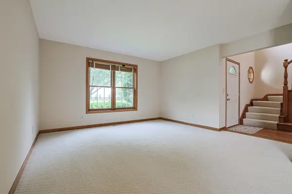 3191 Village Green DR, Aurora, IL 60504