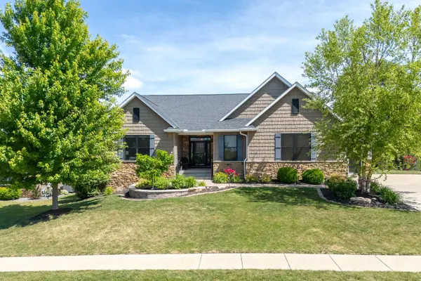 6234 Whispering Hill CT, Bettendorf, IA 52722