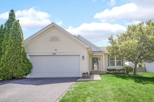 676 Hamilton LN,  North Aurora,  IL 60542