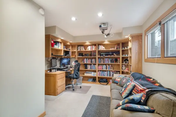 425 S Oak Park AVE #C, Oak Park, IL 60302