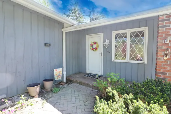 1 Sunset AVE, West Chicago, IL 60185