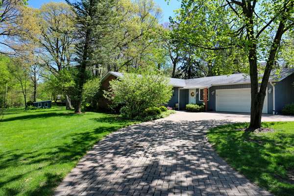 1 Sunset AVE, West Chicago, IL 60185