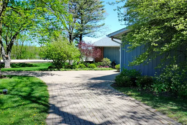 1 Sunset AVE, West Chicago, IL 60185