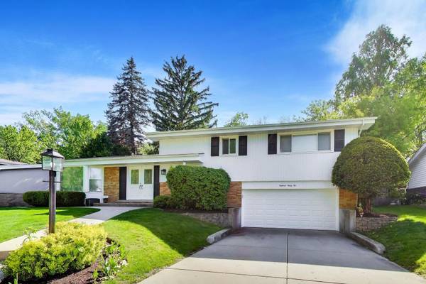 1832 Smith RD, Northbrook, IL 60062