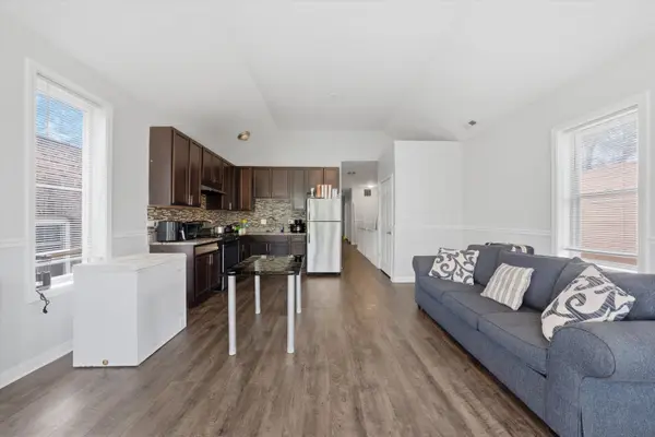 7952 S Marquette AVE, Chicago, IL 60617