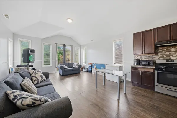 7952 S Marquette AVE, Chicago, IL 60617