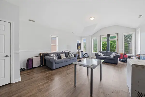 7952 S Marquette AVE, Chicago, IL 60617