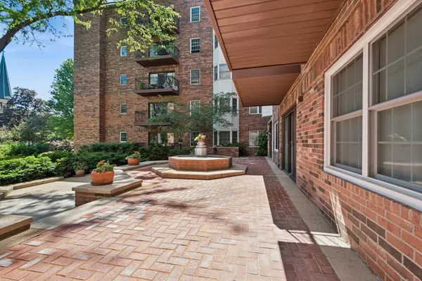 1501 Oak AVE #102, Evanston, IL 60201