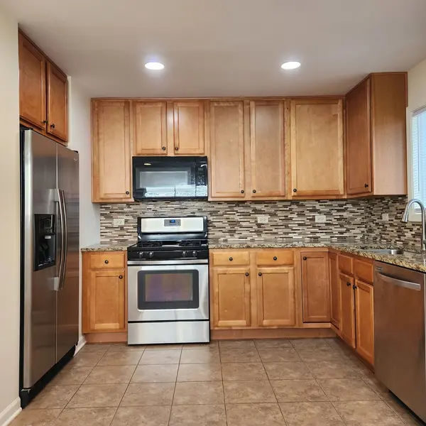 208 ALBERT TER, Wheeling, IL 60090