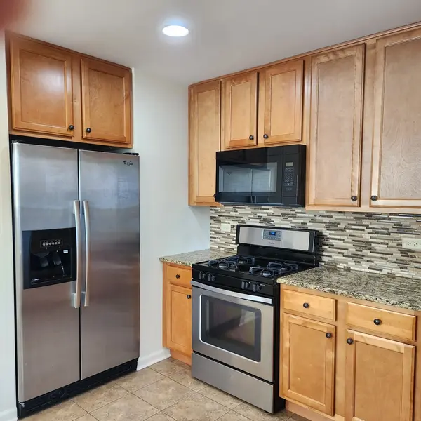 208 ALBERT TER, Wheeling, IL 60090