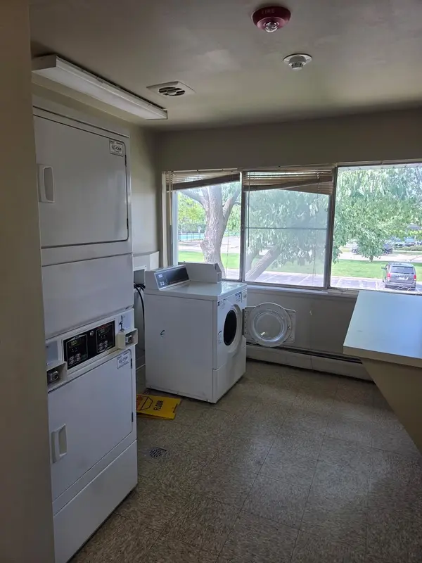 707 E Falcon DR #C109, Arlington Heights, IL 60005