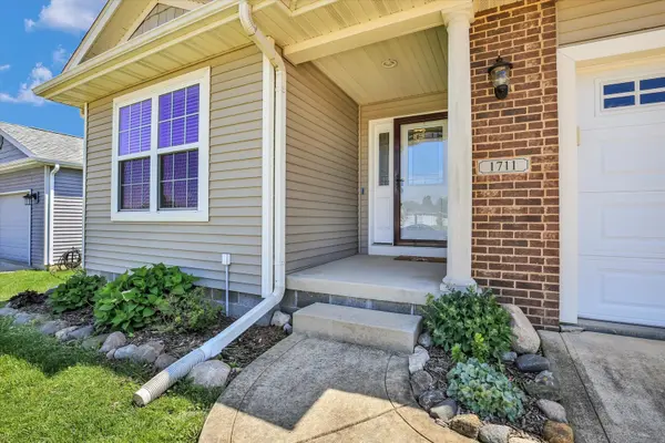 1711 E Lexington DR, Urbana, IL 61802
