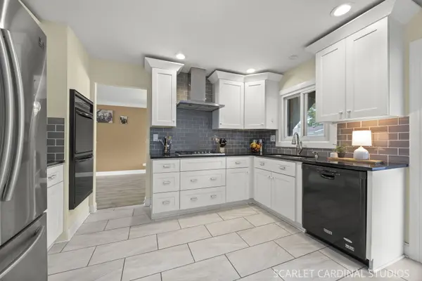 345 Hillcrest LN, Lombard, IL 60148