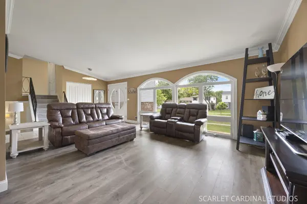 345 Hillcrest LN, Lombard, IL 60148