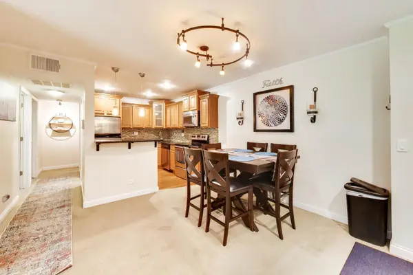 1101 Pleasant Run DR #1006, Wheeling, IL 60090