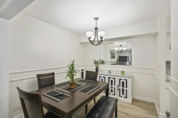 2130 Country Club DR #2130, Woodridge, IL 60517