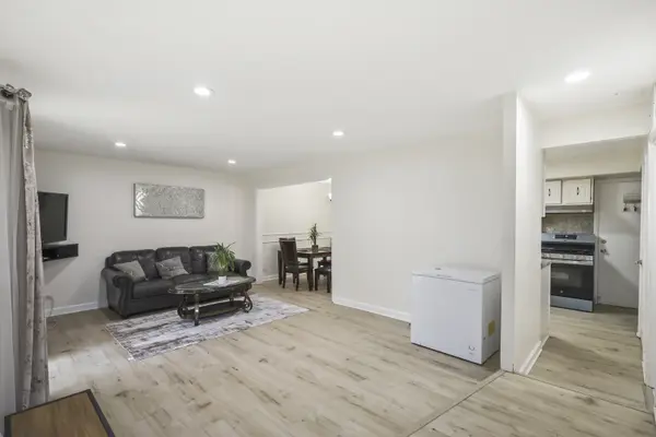 2130 Country Club DR #2130, Woodridge, IL 60517