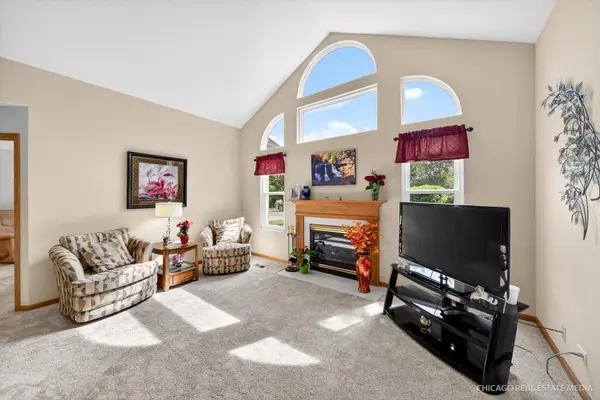 171 Canterbury CT #171, Bloomingdale, IL 60108