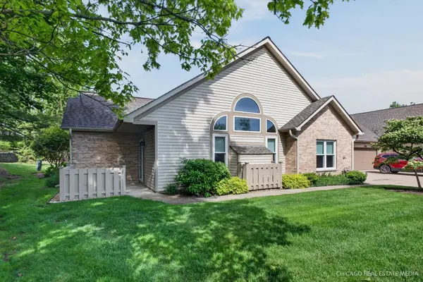 171 Canterbury CT #171, Bloomingdale, IL 60108