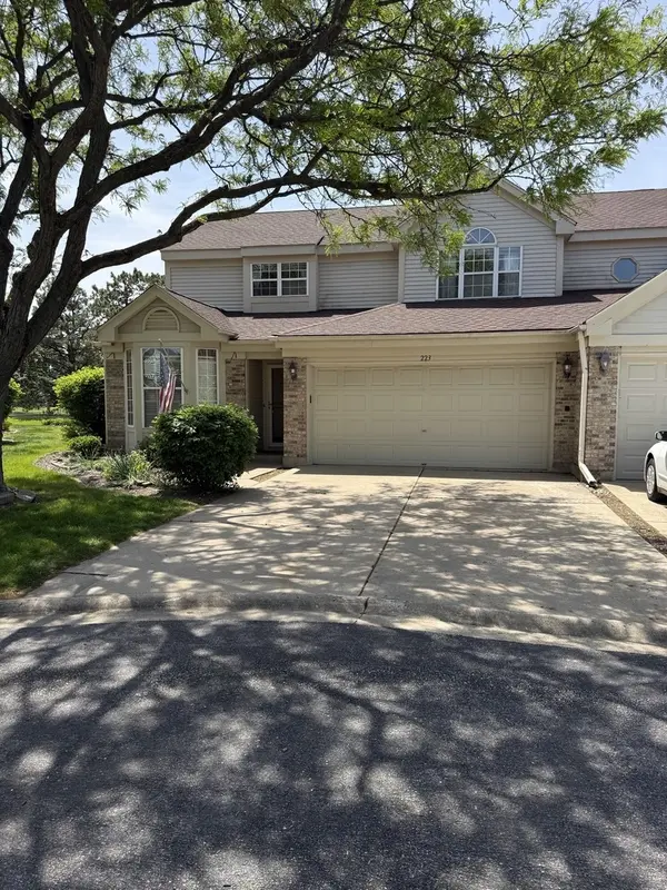 223 Williamsburg CT,  Montgomery,  IL 60538