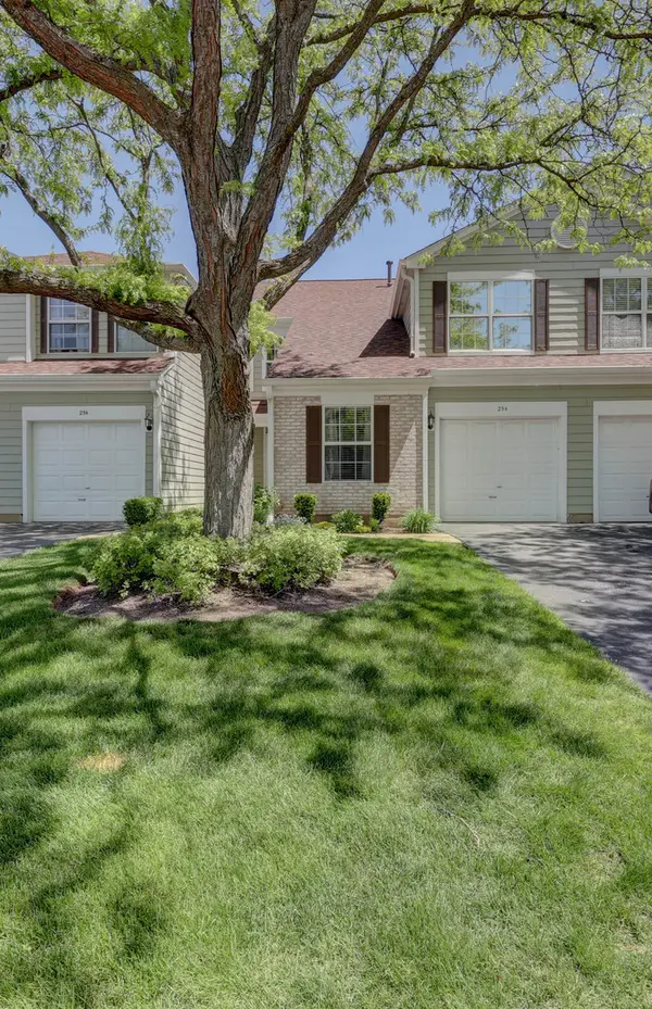 25 Coolidge CT #A, Streamwood, IL 60107