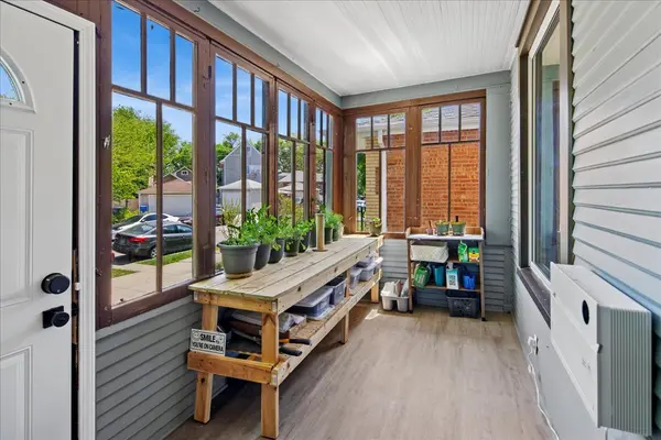 4450 N KASSON AVE, Chicago, IL 60630