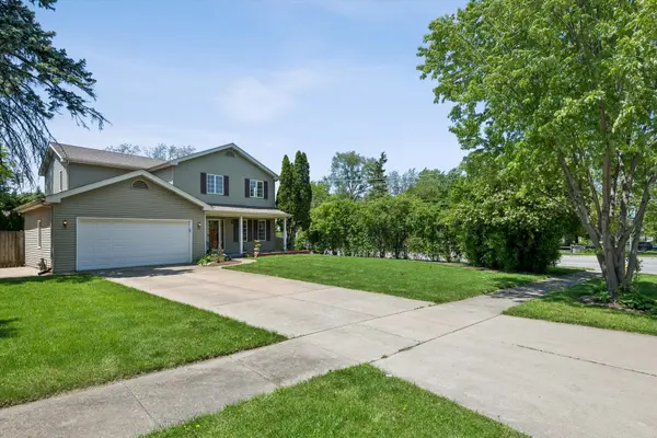 2142 N Summit ST, Wheaton, IL 60187