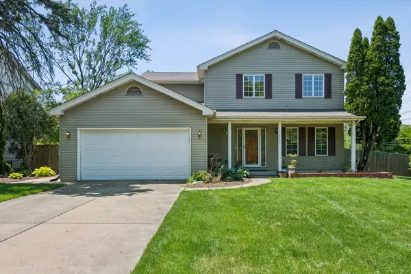 2142 N Summit ST, Wheaton, IL 60187