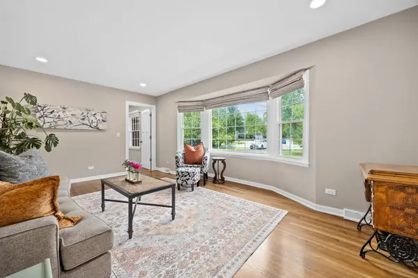 27W359 Aspen CT, Winfield, IL 60190